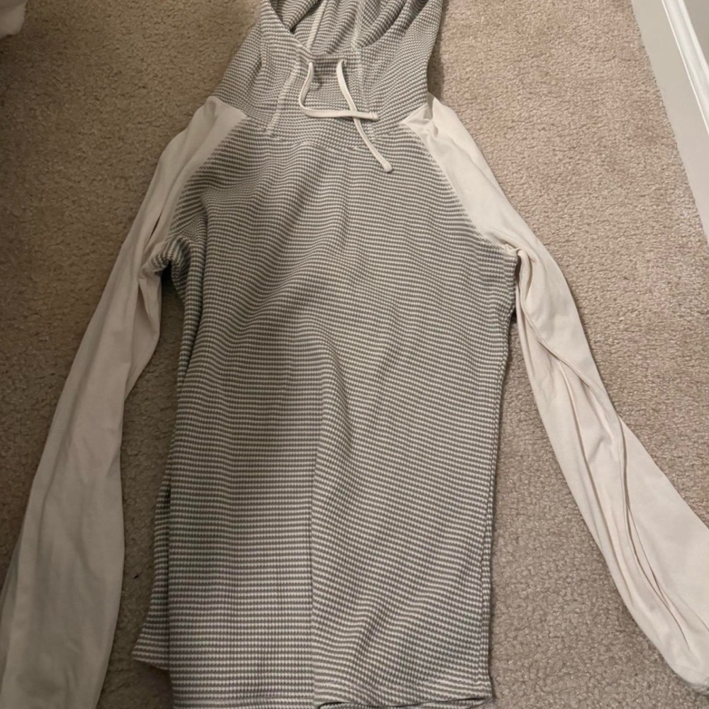 Columbia Gray and White Hooded Long Sleeve Top